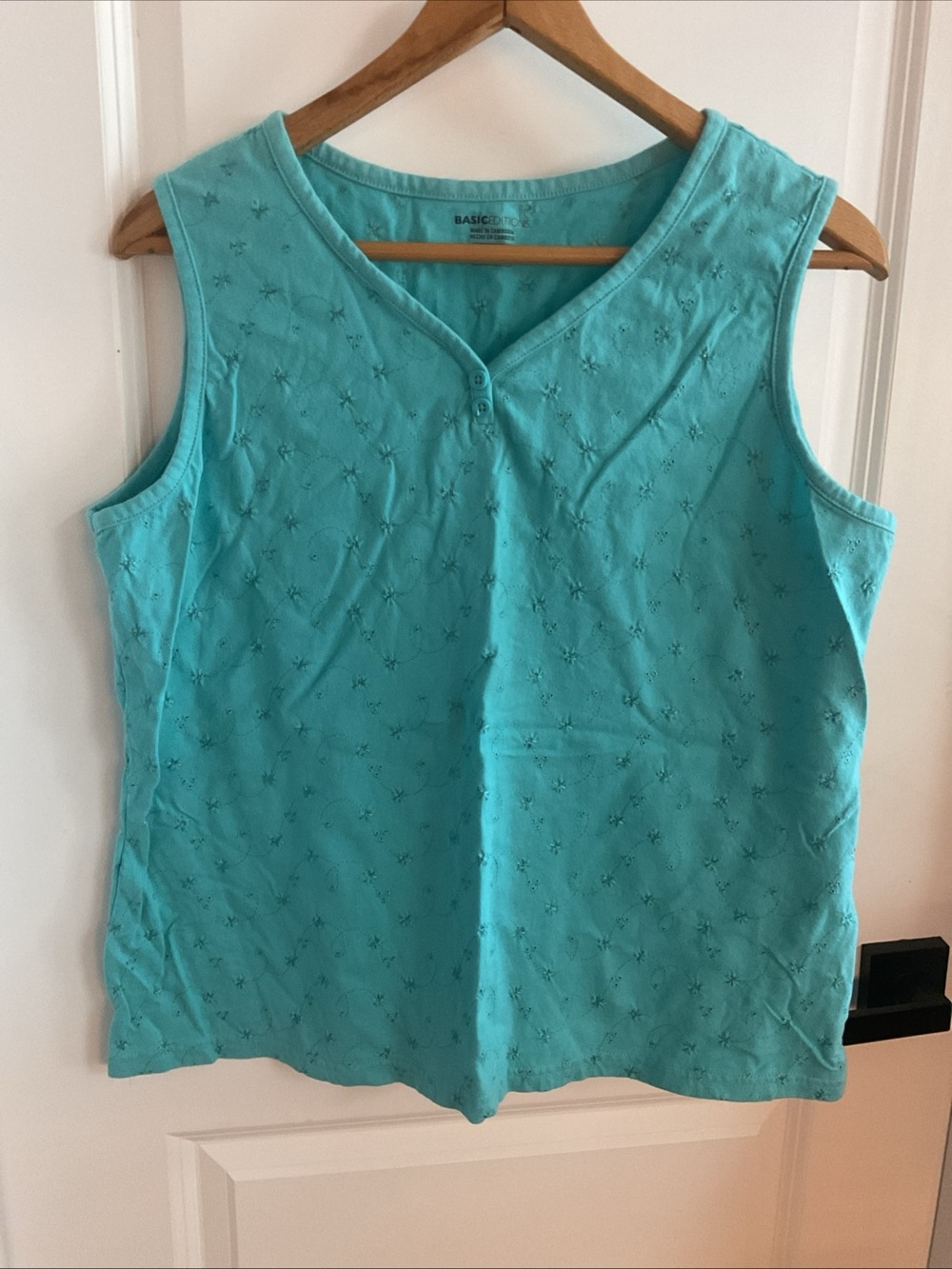 Basic Editions - Turquoise Eyelet V-Neck Tank - Ladies Size X-Large - Picture 2 of 11